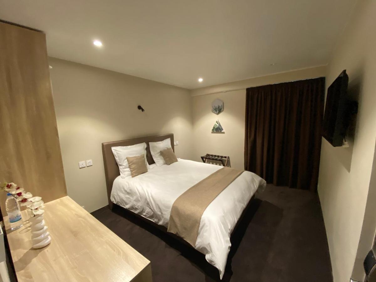 Fly Inn Madagascar Hotel - Navette Gratuite H24 - A 300M De L'Aeroport International Ivato-Antananarivo Ivato  エクステリア 写真